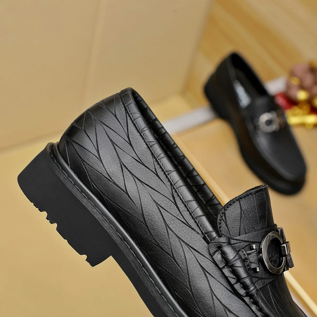Men's shoes 💰500 Ferragamo [Ferragamo] top imported suit men's shoes 💯Original copy of the official website, product materials: selected imported embossed calfskin + luxury hardware buckle accessories ~ imported water-dyed cow 🐂 leather lining. Strong three-dimensional visual effect, original combination outsole, multiple colors available😘 Size: 38-44 (.45.46. Customized)